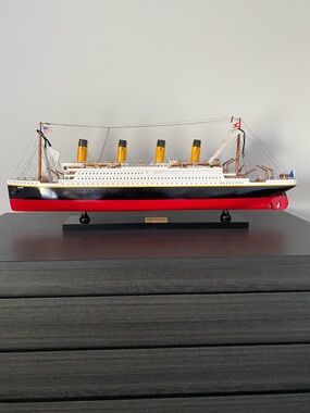 Heritage RMS Titanic Model Ship in Red, Black, White, Yellow